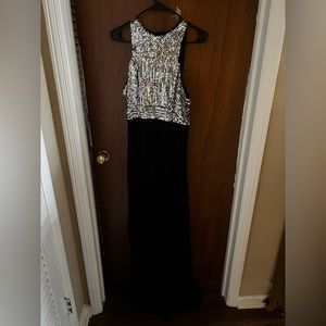 FORMAL BLACK DRESS WITH SEQUIN DETAIL